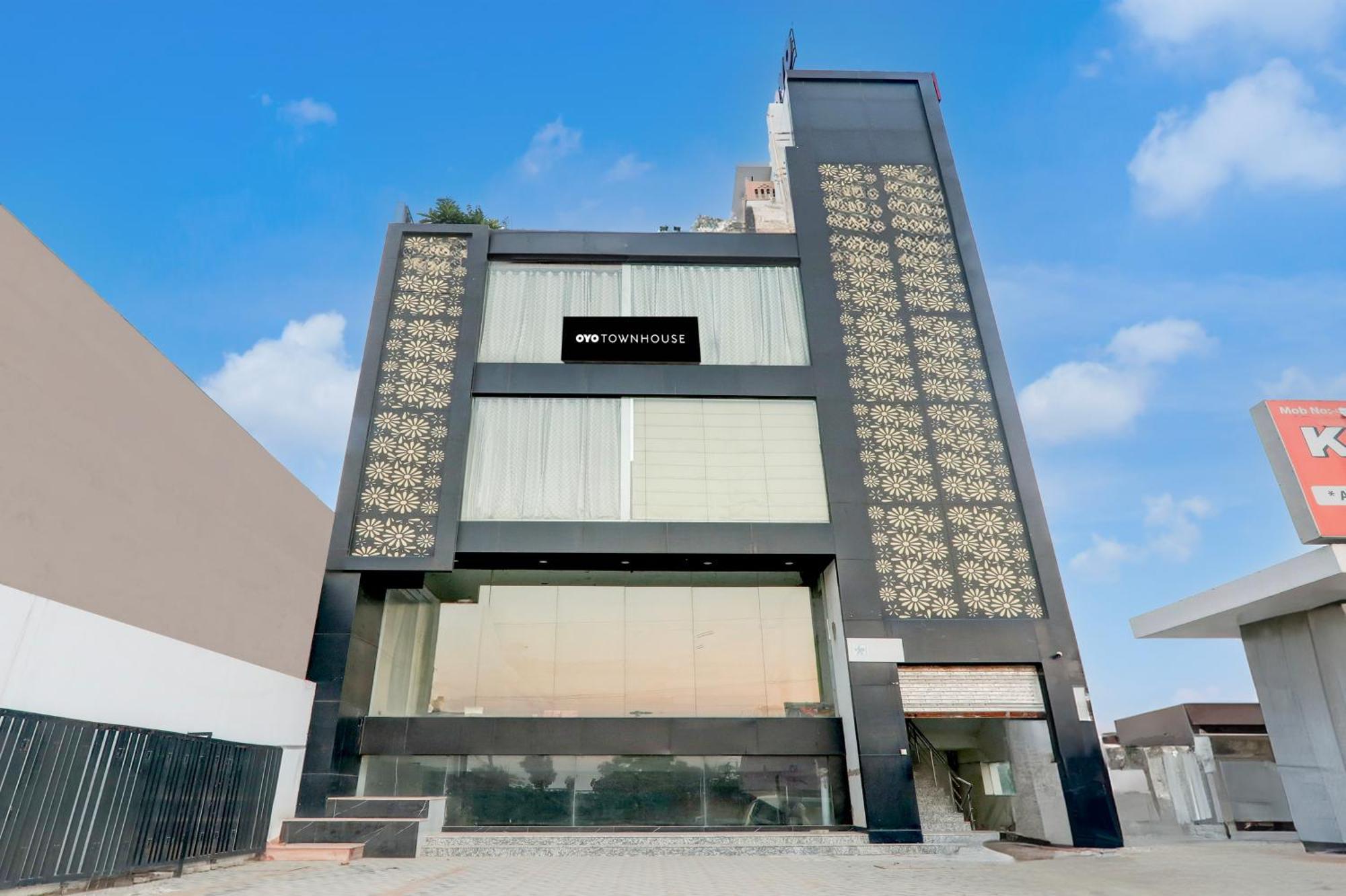 Super Hotel O Banthara Near Airport Banthra Sikandarpur ภายนอก รูปภาพ