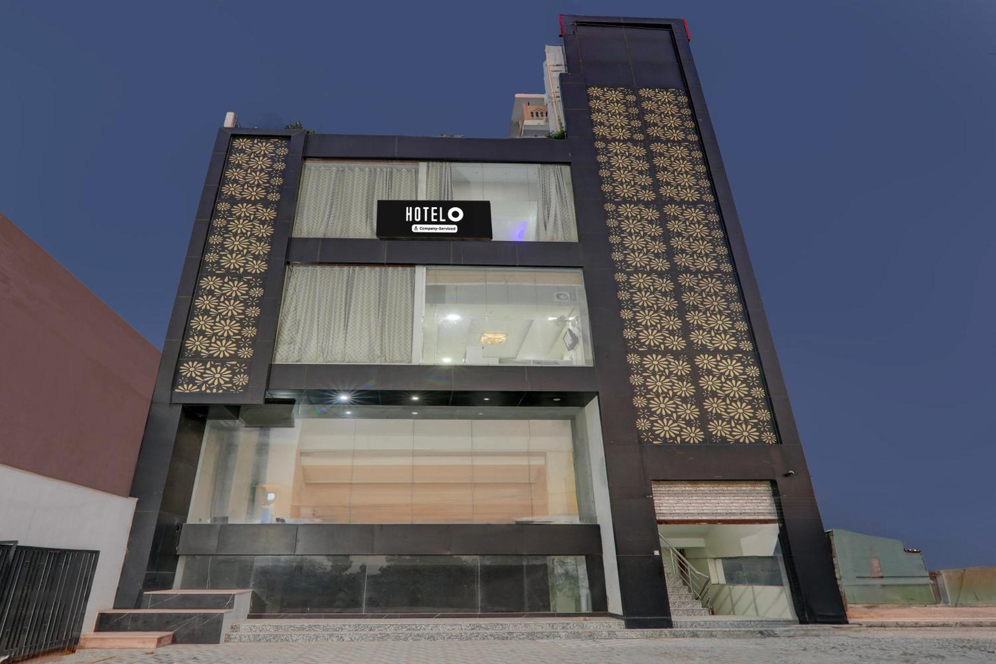 Super Hotel O Banthara Near Airport Banthra Sikandarpur ภายนอก รูปภาพ